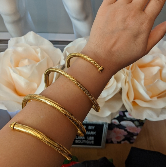 CHANEL Iconic Arm Cuff Bracelet Coil Spring 1997 - Picture 7 of 12